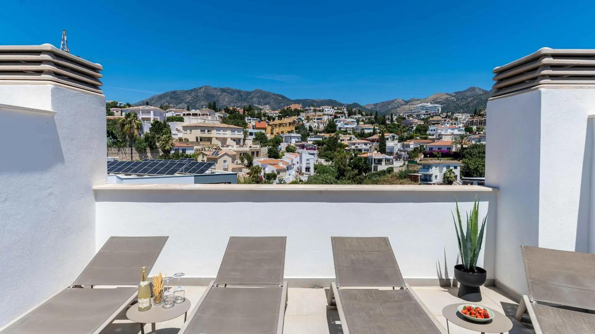Dom wakacyjny Willa Modern Newbuild Townhouse With Quality Furniture Fuengirola