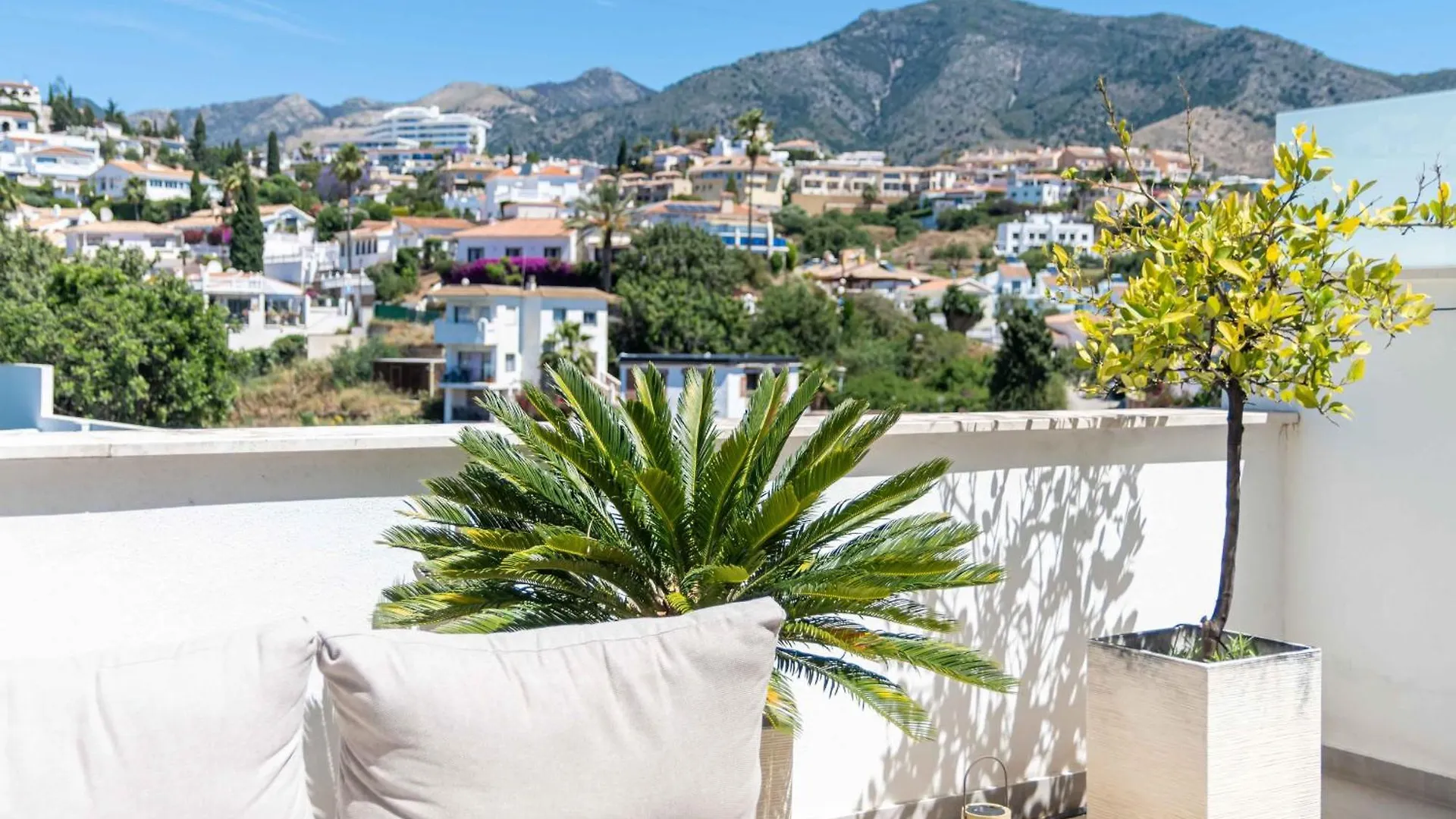 Modern Newbuild Townhouse With Quality Furniture Villa Fuengirola Spain