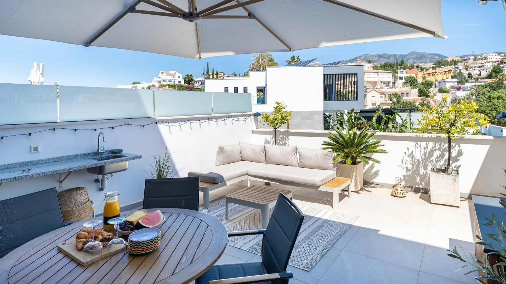Modern Newbuild Townhouse With Quality Furniture Villa Fuengirola
