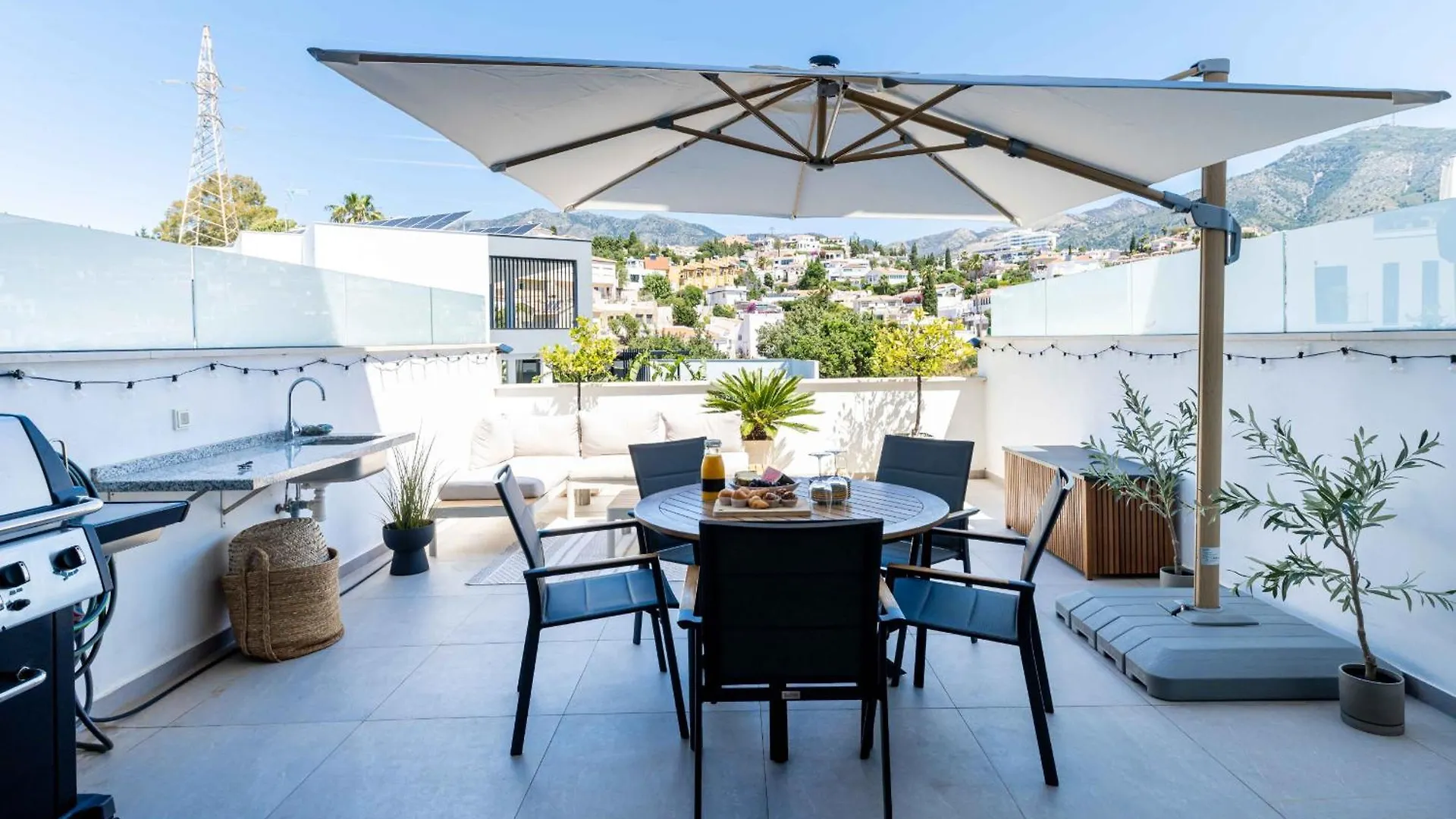 Modern Newbuild Townhouse With Quality Furniture Villa Fuengirola